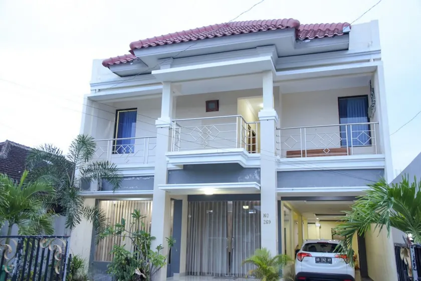 RedDoorz Syariah near Jogja City Mall 2 - Image 1