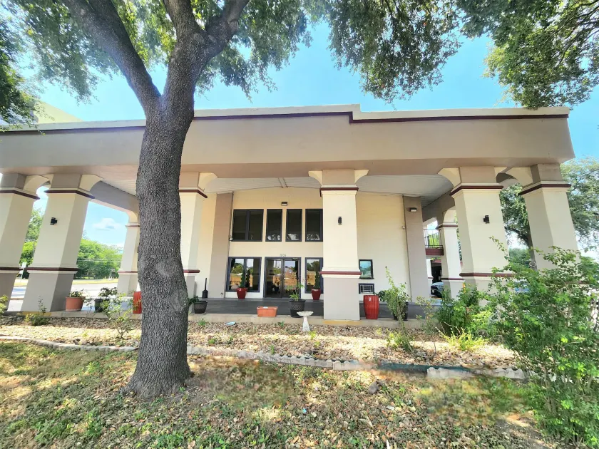Days Inn by Wyndham San Marcos - Image 1