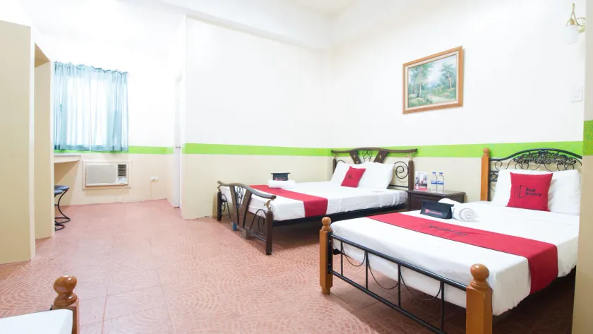 RedDoorz at Praferosa Resort Hotel Calamba - Image 1