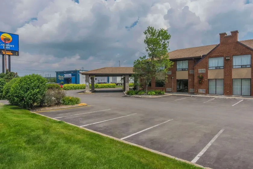 Comfort Inn - Image 1