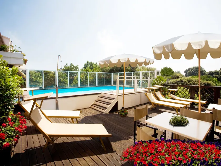 Hotel Savoy - Image 1