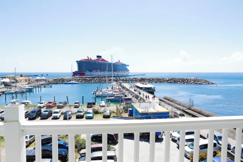 Kings Pavilion Suites Hotel - Image 1
