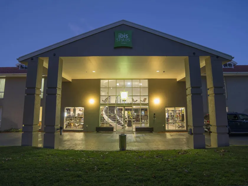 ibis Styles Canberra - Image 1