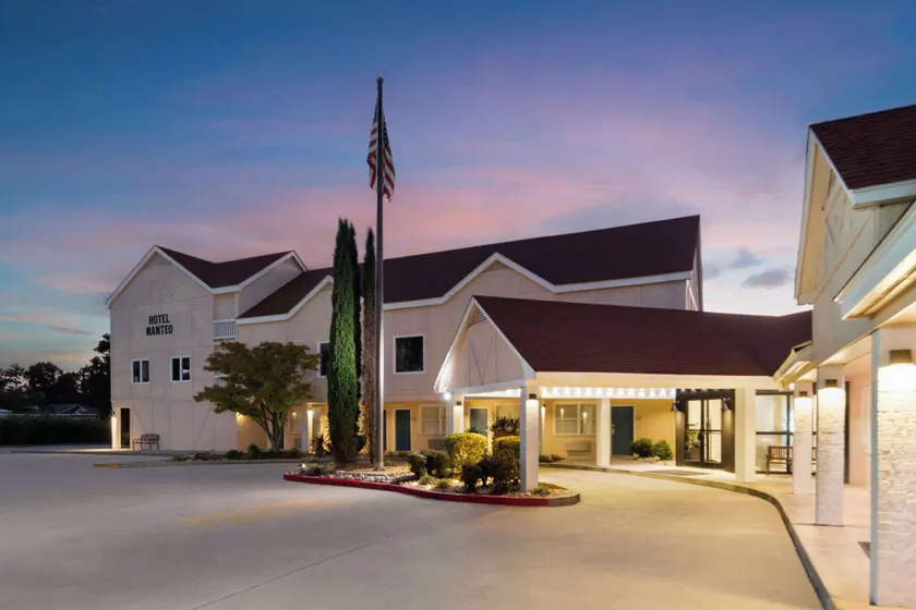 Hotel Manteo, Trademark Collection by Wyndham - Image 1
