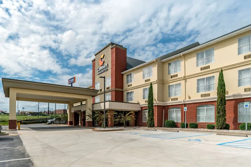 Comfort Inn & Suites Millbrook-Prattville - Image 1