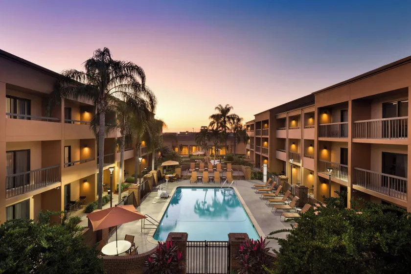 Courtyard by Marriott Fort Myers Cape Coral - Image 1