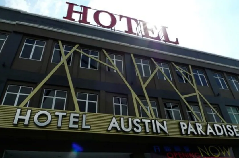 Hotel Austin Paradise - Image 1