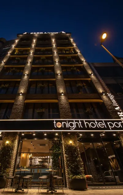 Tonight Hotel Port - Image 1