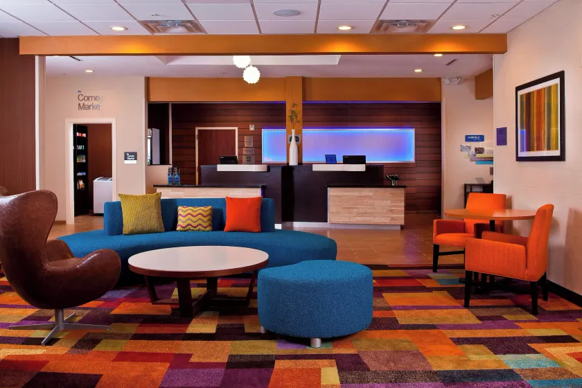 Fairfield Inn & Suites Houston Hobby Airport - Image 1