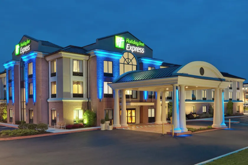 Holiday Inn Express and Suites Quakertown - Allentown Area by IHG - Image 1