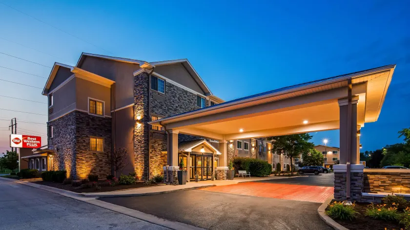 Best Western Plus North Joliet - Image 1