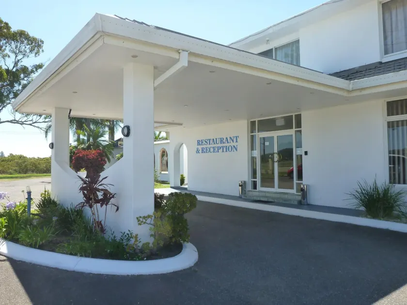 Blue Pacific Motel Swansea - Image 1