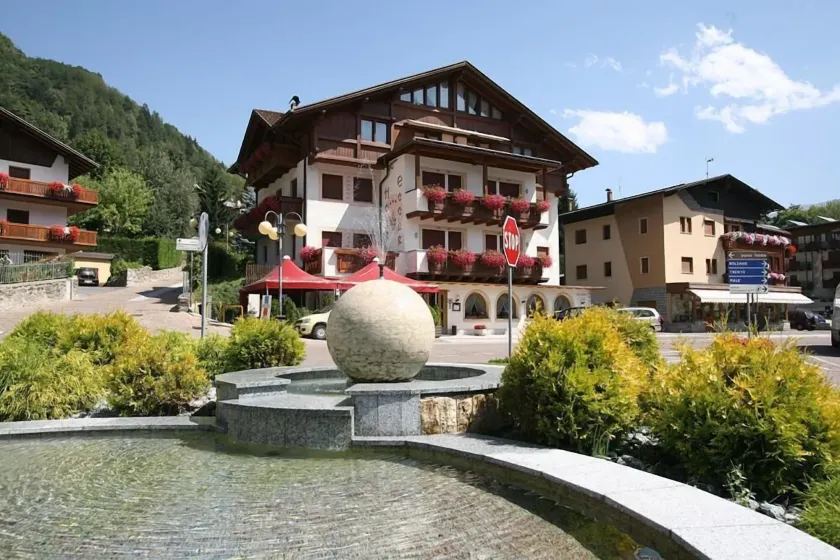Hotel Eccher 3 stelle Superior - Image 1