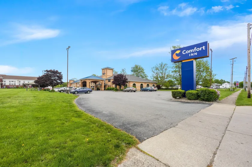 Comfort Inn Van Wert - Image 1