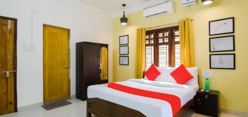 Hotel O Mks Inn - Image 1