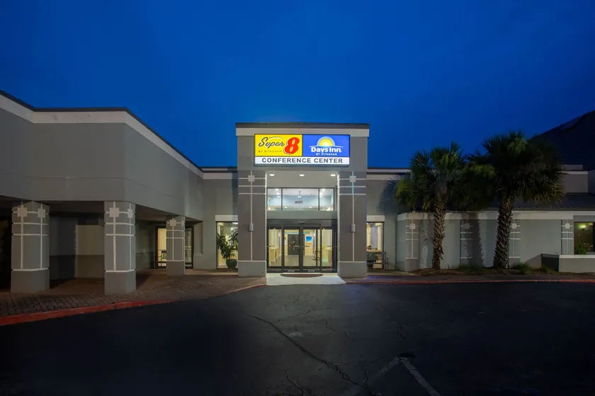 Days Inn by Wyndham Mobile I-65 - Image 1