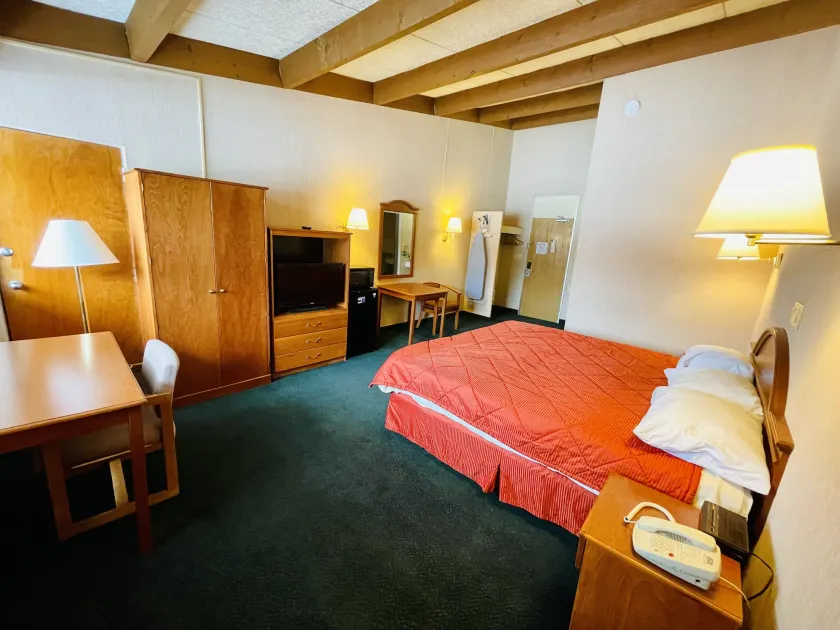 Knights Inn Liberty - Image 1