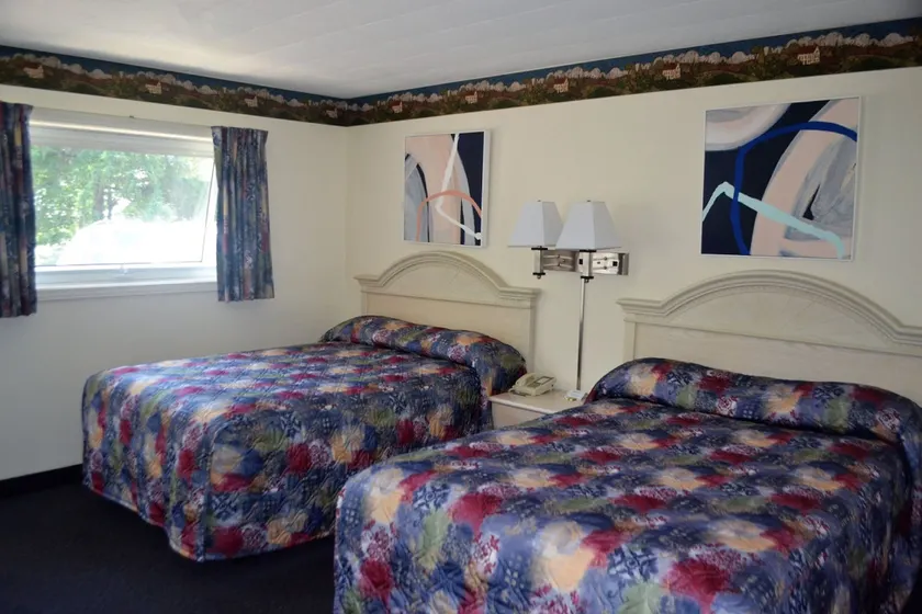 Stratford Suburban Motel - Image 1
