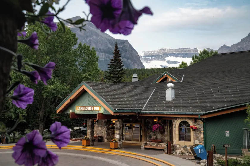 Lake Louise Inn - Image 1