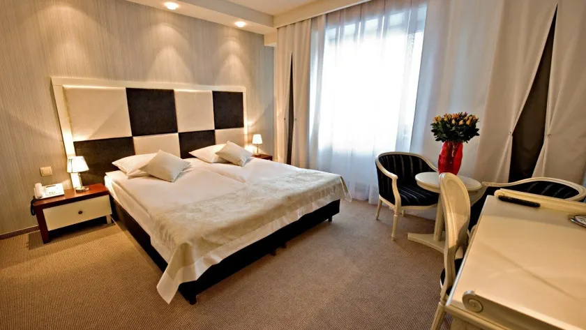 Hotel Prezydencki 4-star - Image 1