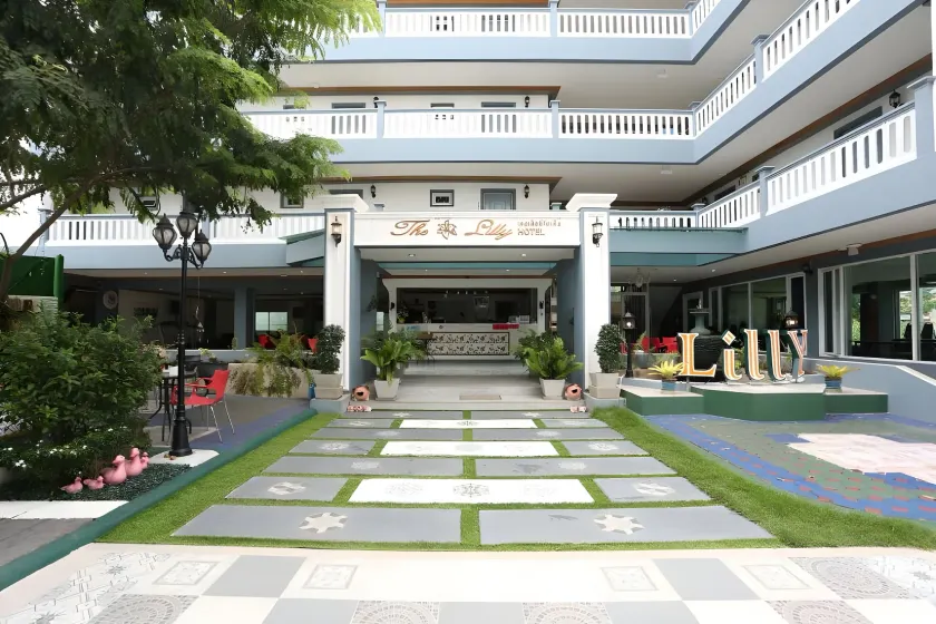 The Lilly Hotel - Image 1