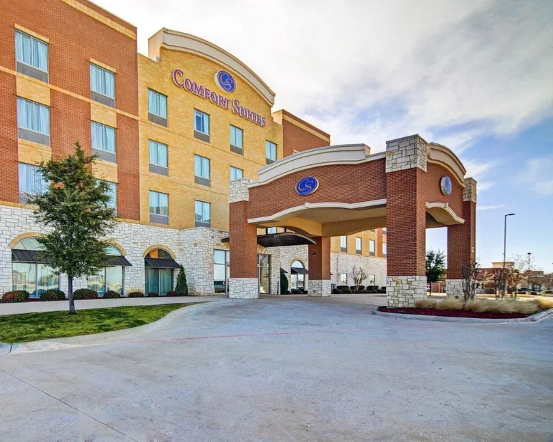 Comfort Suites Frisco - Image 1