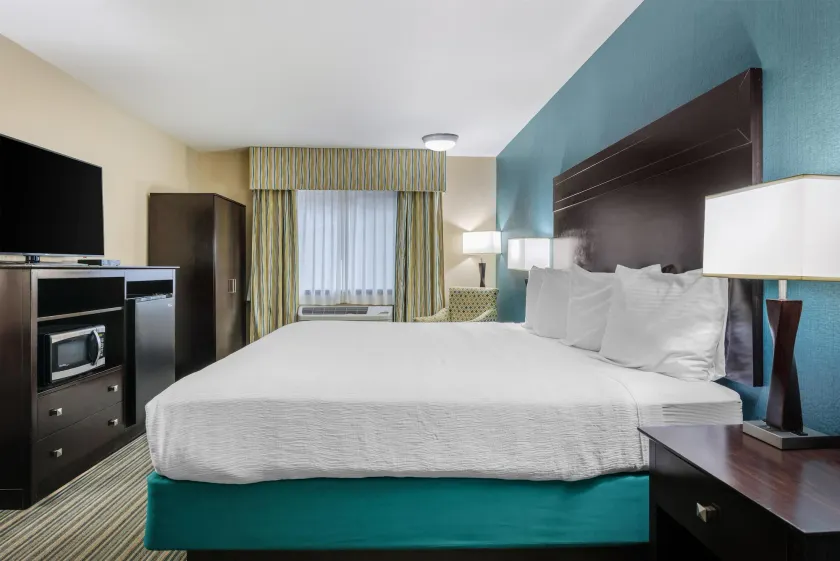 Best Western Long Beach Inn - Image 1