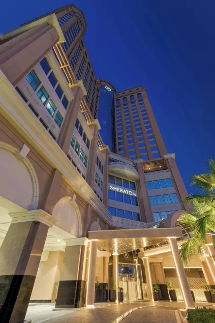 Sheraton Mall of the Emirates Hotel, Dubai - Image 1