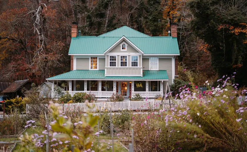 The Mast Farm Inn - Image 1