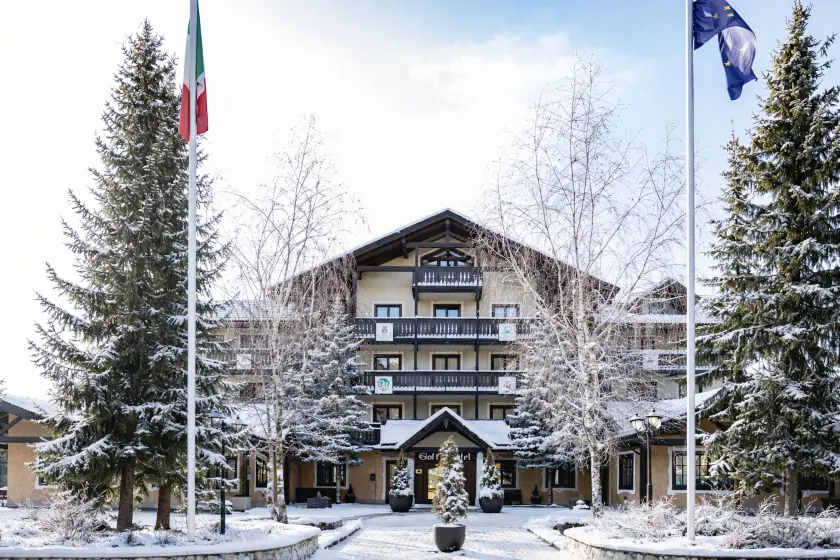 Golf Hotel - Image 1