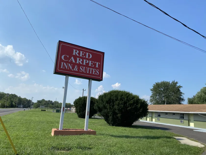 Red Carpet Inn & Suites Wrightstown - Image 1