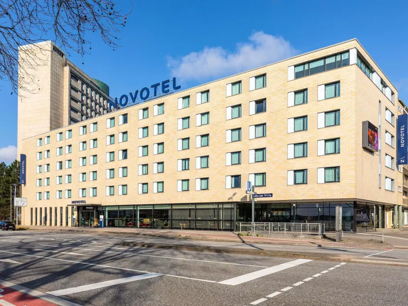 Novotel Hamburg City Alster - Image 1