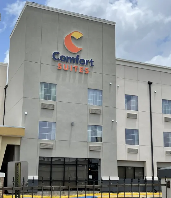 Comfort Suites Lake Charles - Image 1