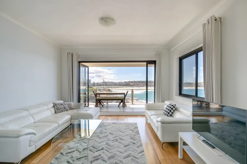 Ultimate Bondi Escape+ Balcony+ Stunning Views! - Image 1