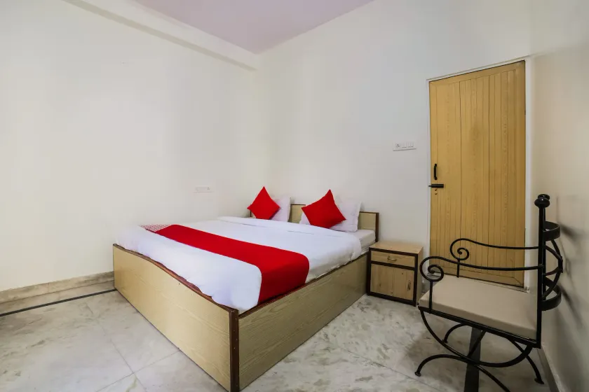 OYO 30231 Hotel Anshu - Image 1