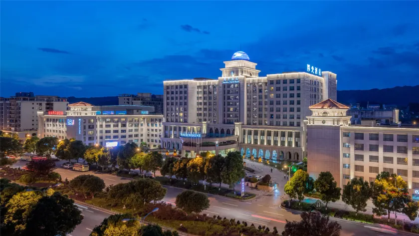 Sunshine Hotel Zhangjiajie - Image 1