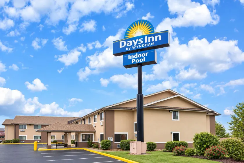 Days Inn by Wyndham Topeka - Image 1
