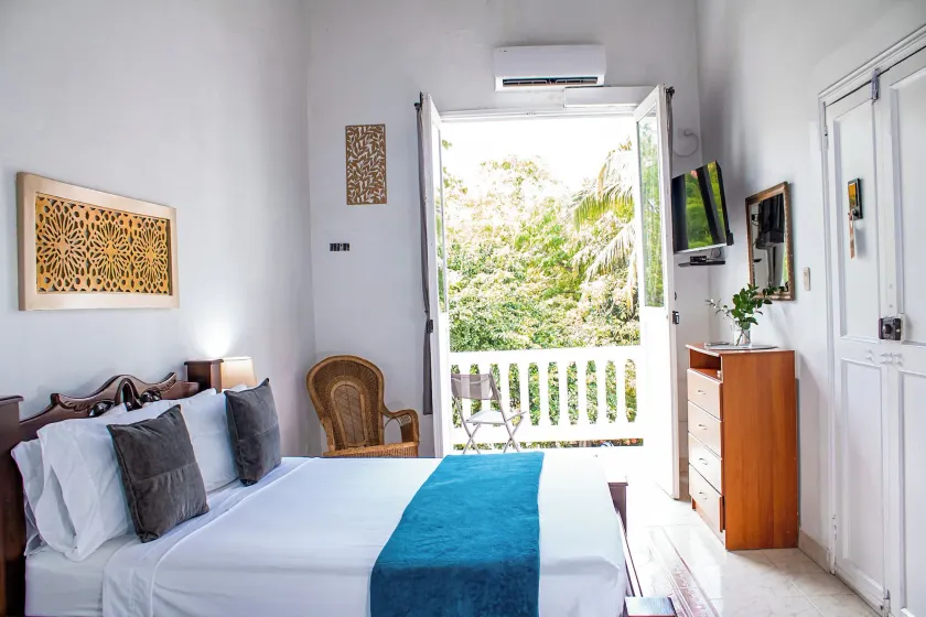 Hotel AT THE PARK - Image 1