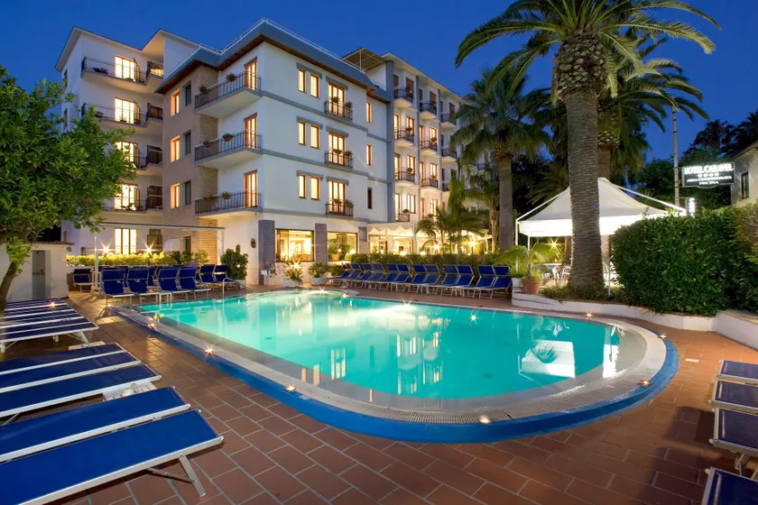Hotel Caravel - Image 1