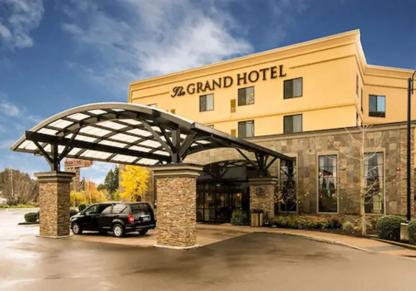 Grand Hotel at Bridgeport - Image 1