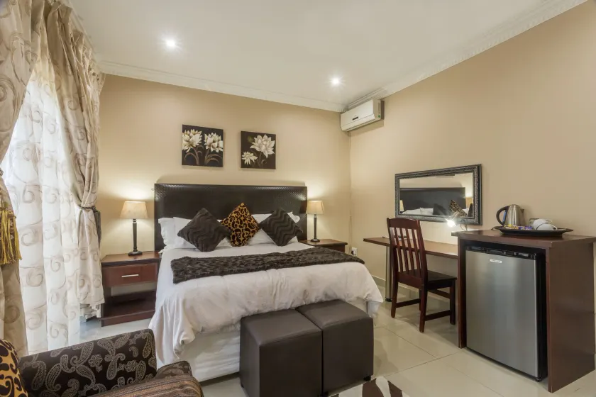 Room in Guest Room - Ezulwini Guest House - Relaxing Queen Room With Balcony in Balito, South Afirca - Image 1