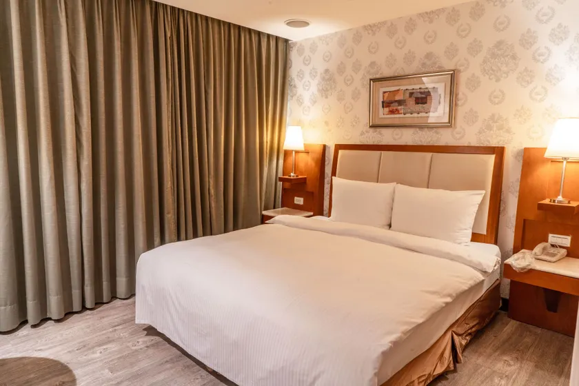 Elegance Hotel - Image 1