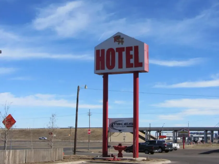 Reddy Hotel - Image 1