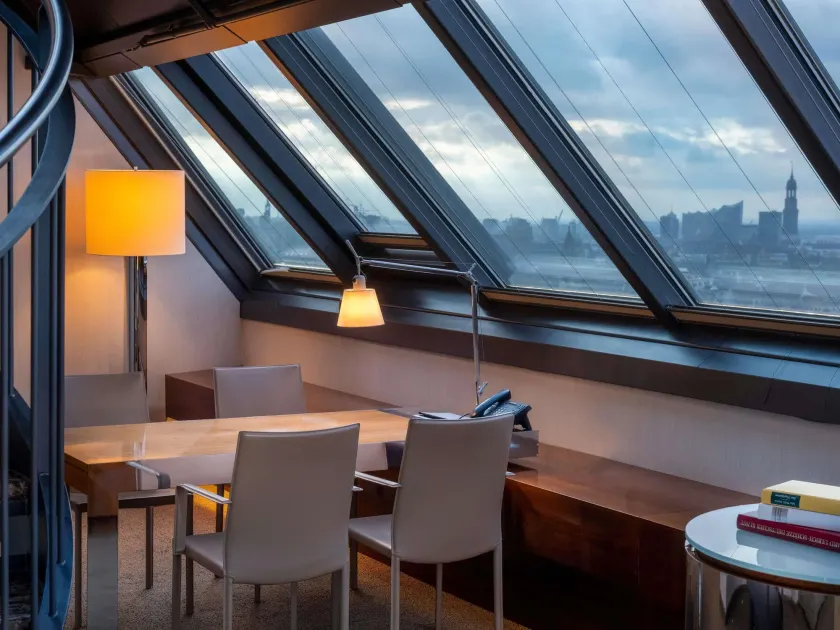 MÖVENPICK Hotel Hamburg City, historischer Wasserturm im Schanzenpark - Image 1