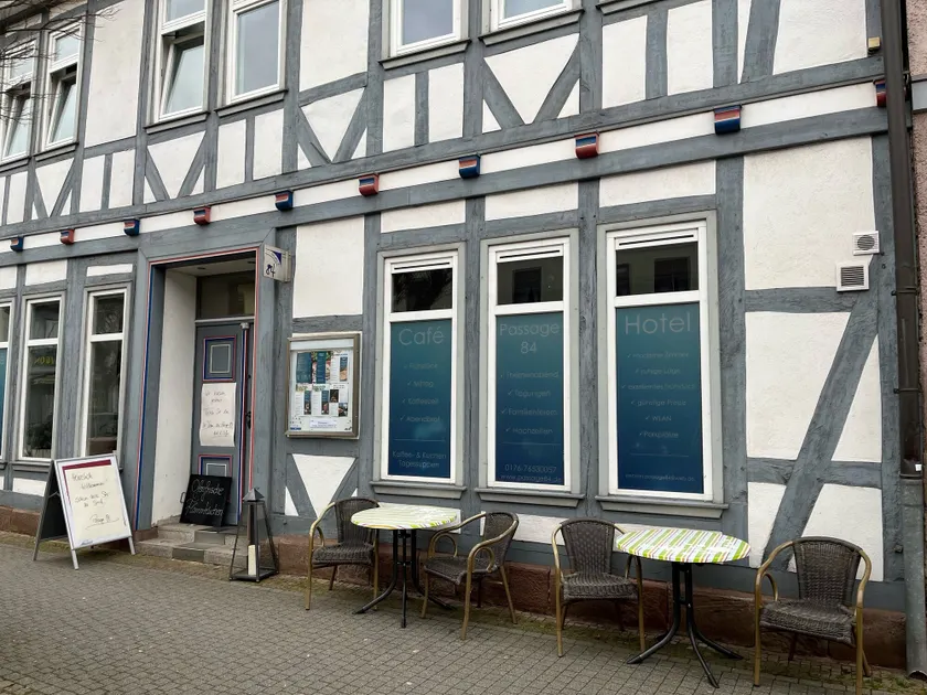 Passage 84 - Hotel & Café - Image 1