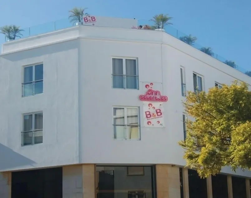 Inn Seventies - Image 1