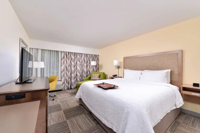 Hampton Inn Cartersville - Image 1