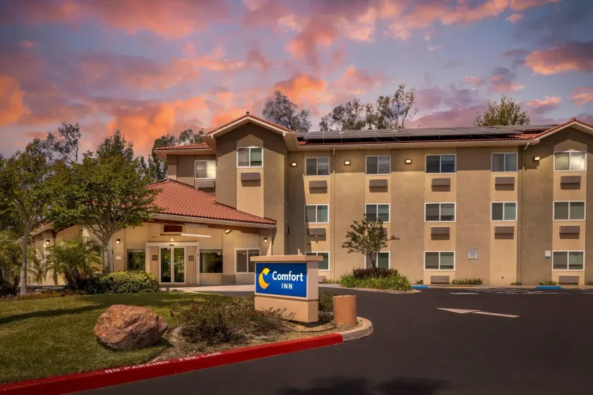 Comfort Inn Fontana - Image 1