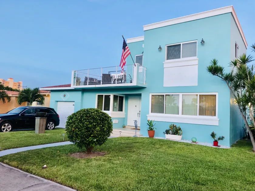 Blue House Miami - Image 1