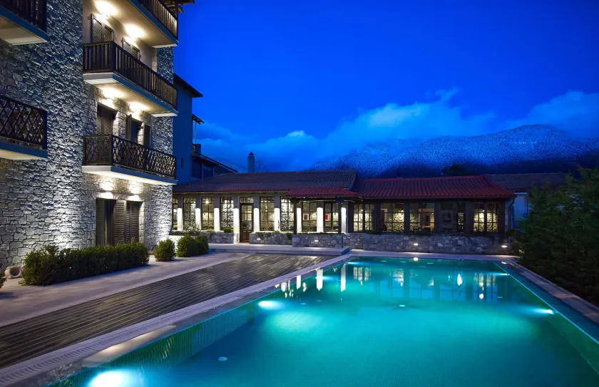 Art Mainalon Hotel - Image 1